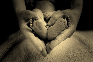 baby feet in mothers hand
